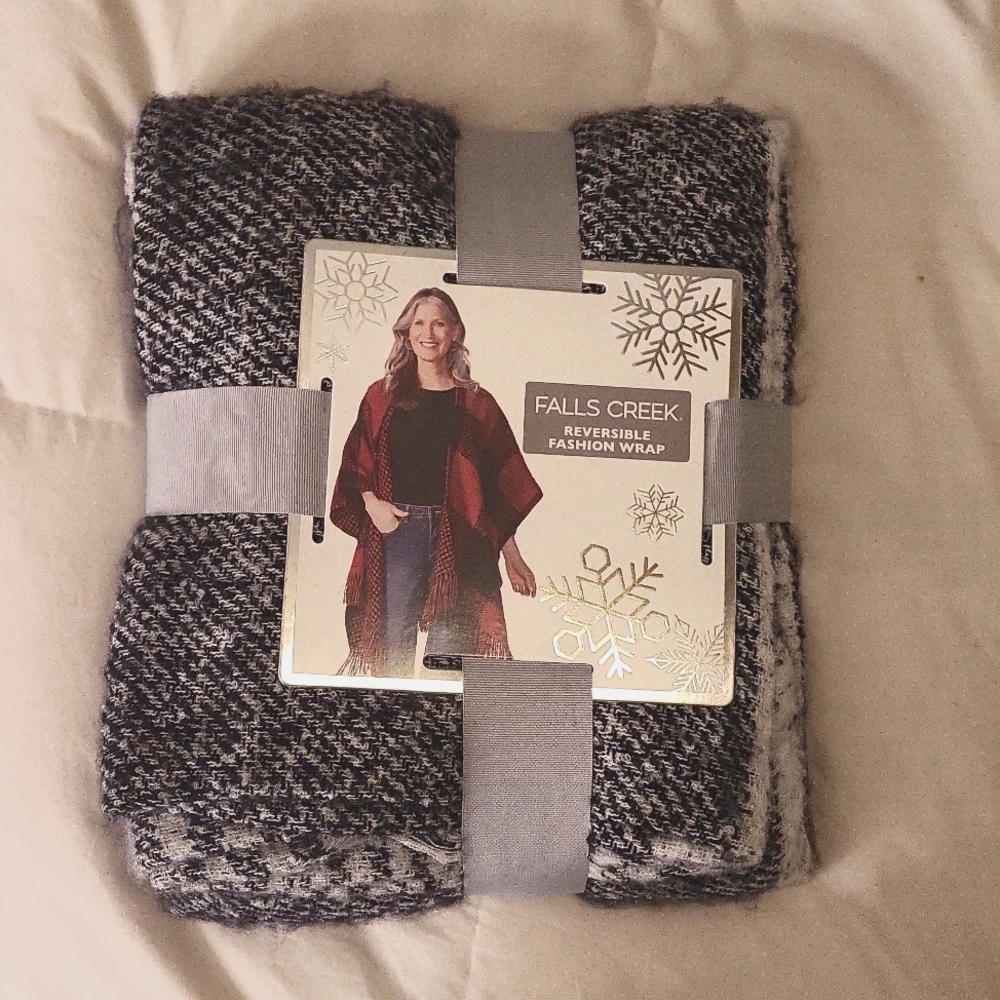 Reversible Wrap NWT - Picture 2 of 4
